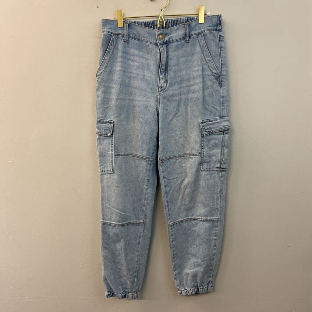 American Eagle Light Wash Denim Cargo Jogger Jeans 8