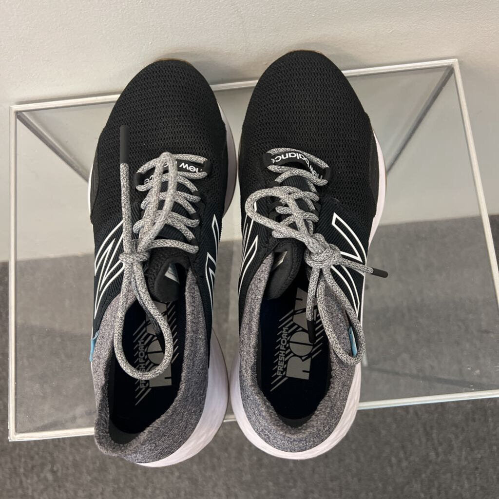 New Balance Black/ White Fresh Foam Roav Sneakers 8.5