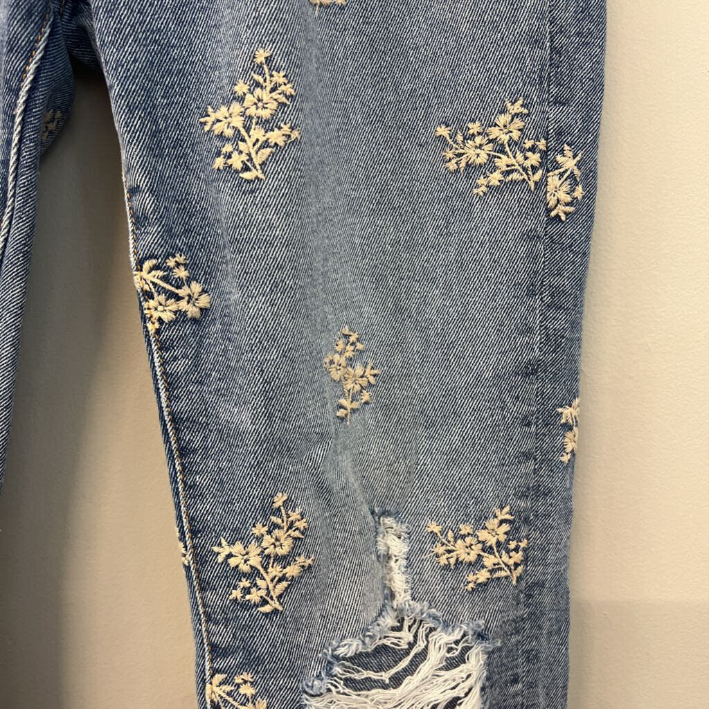 Driftwood Medium Wash Embroidered Flower Distressed Jeans 26
