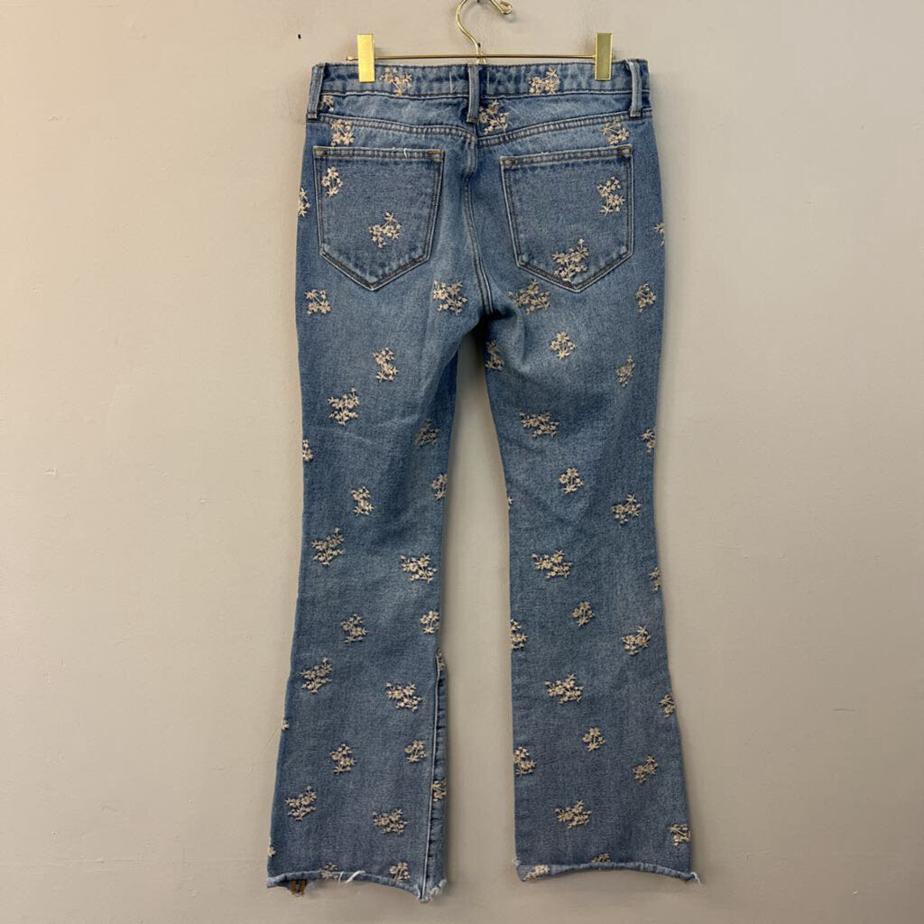 Driftwood Medium Wash Embroidered Flower Distressed Jeans 26