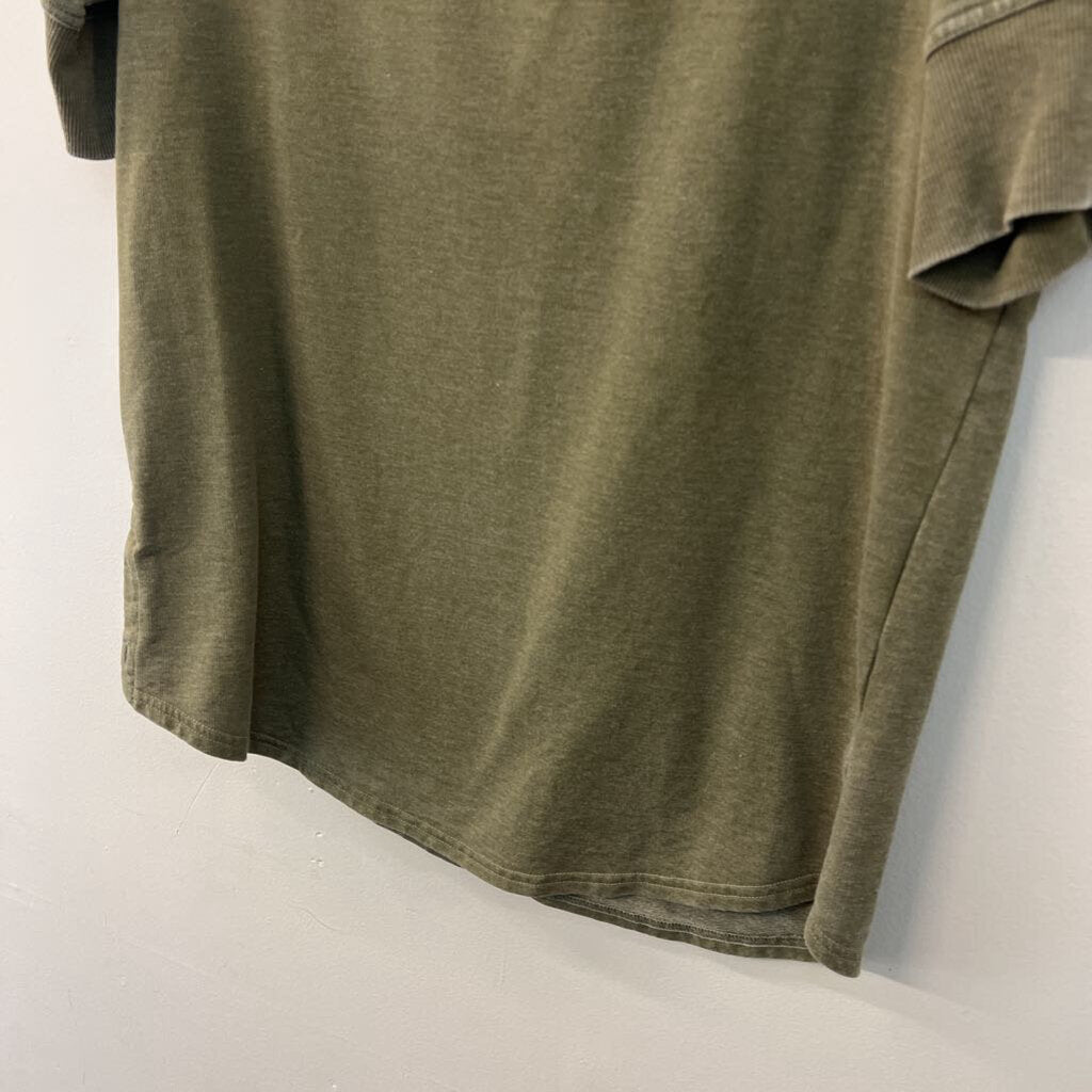 Jane and Delancey Green Short Sleeve Top Medium
