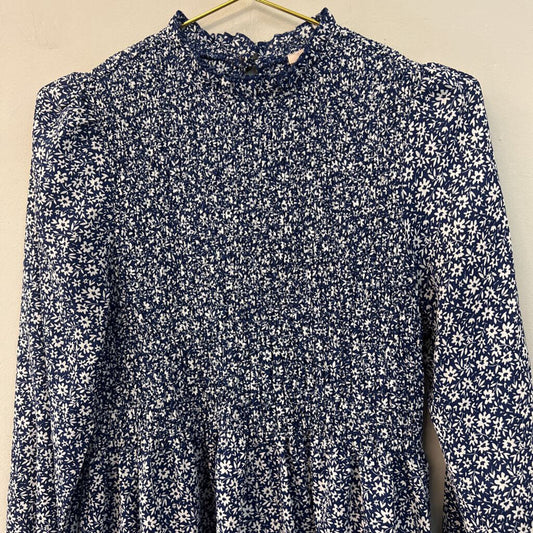 Mi Ami Blue/ White Flower Print Smocked Long Sleeve Top Large