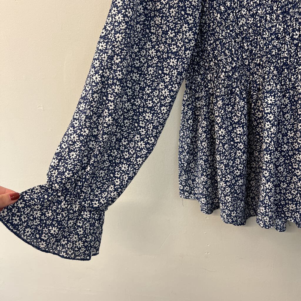 Mi Ami Blue/ White Flower Print Smocked Long Sleeve Top Large