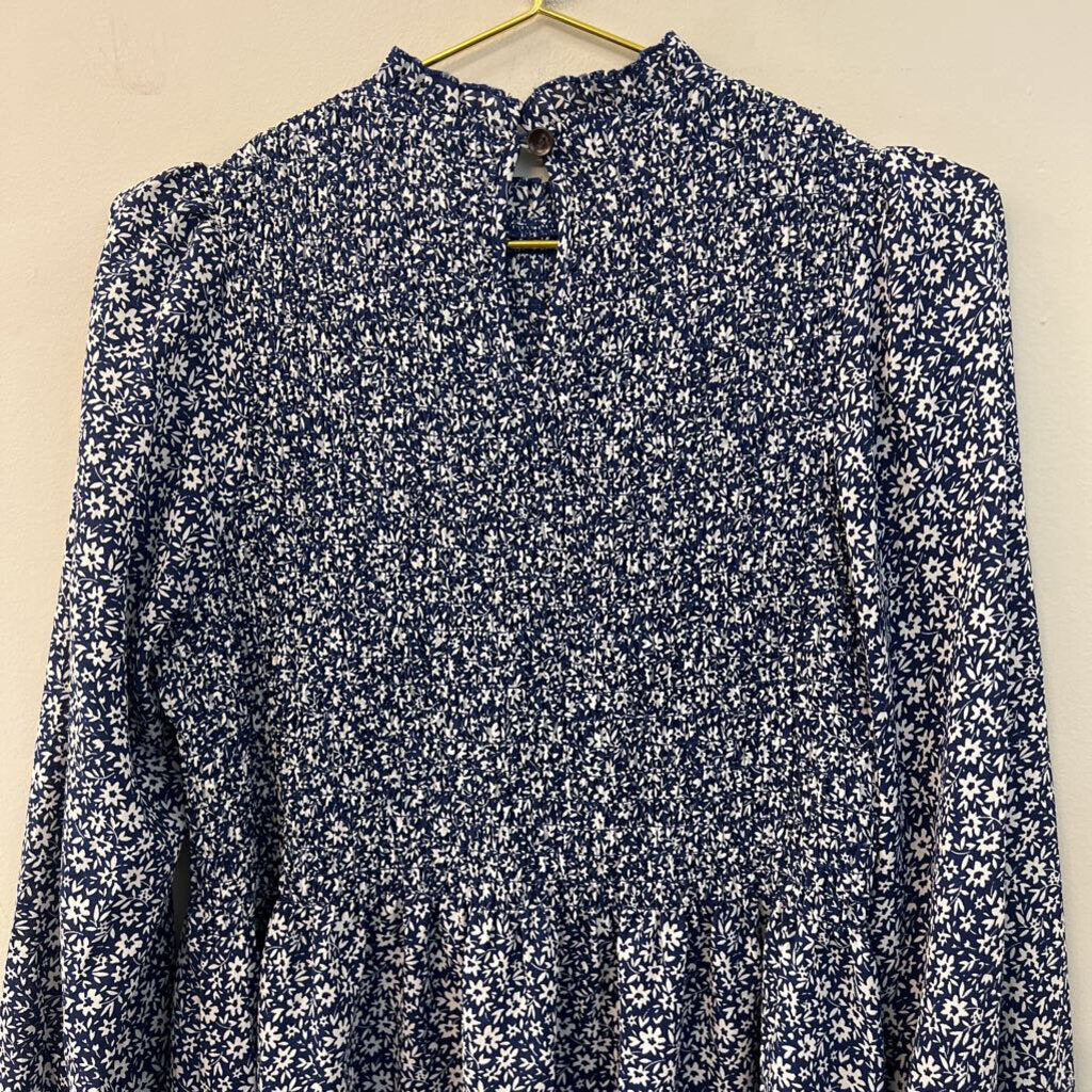 Mi Ami Blue/ White Flower Print Smocked Long Sleeve Top Large