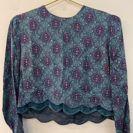 Vintage Karin Stevens Blue/ Multi Cropped Long Sleeve Top 8