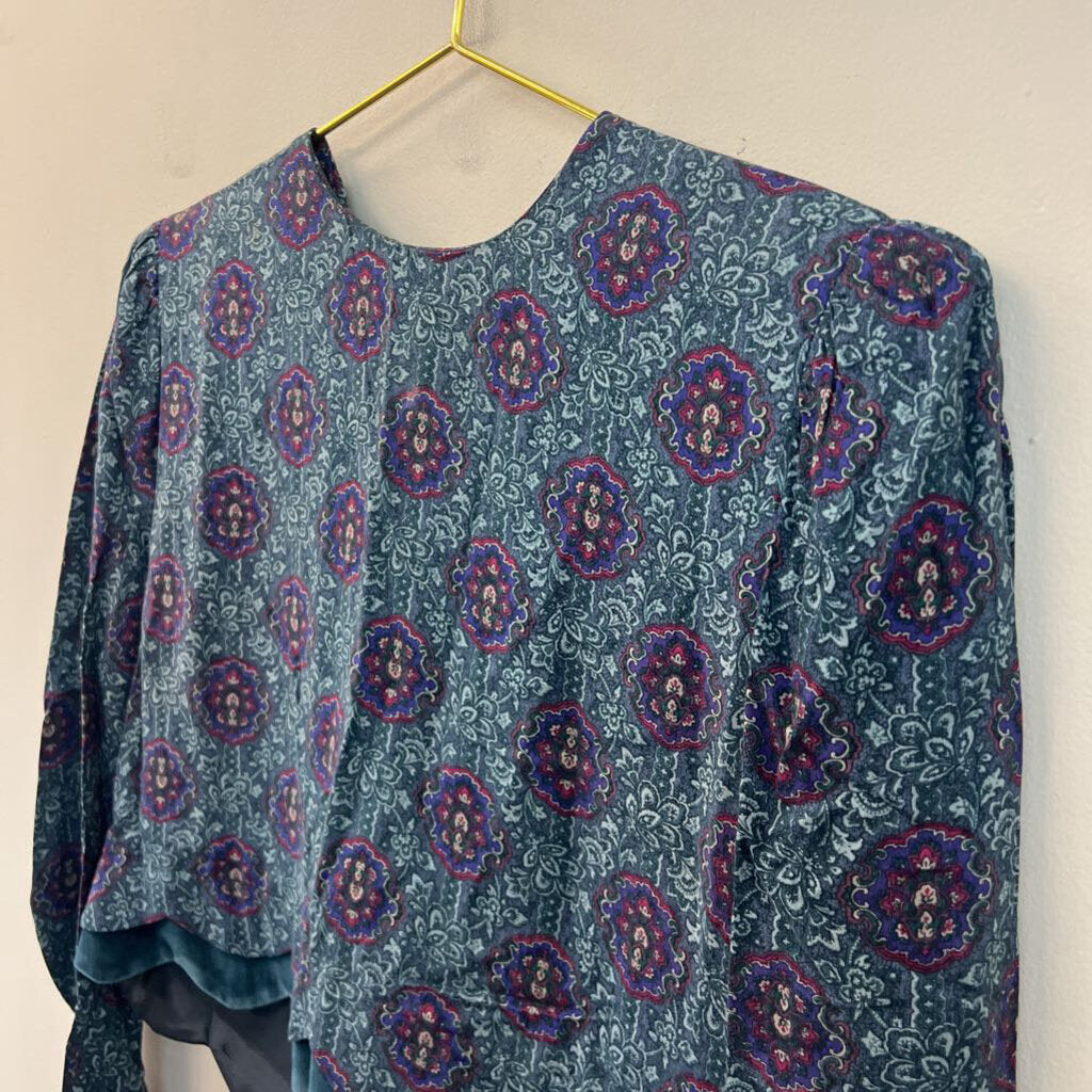 Vintage Karin Stevens Blue/ Multi Cropped Long Sleeve Top 8