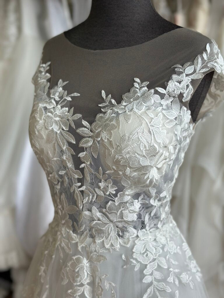 Alyce Designs 5090 A-Line Lace Applique Wedding Dress 10