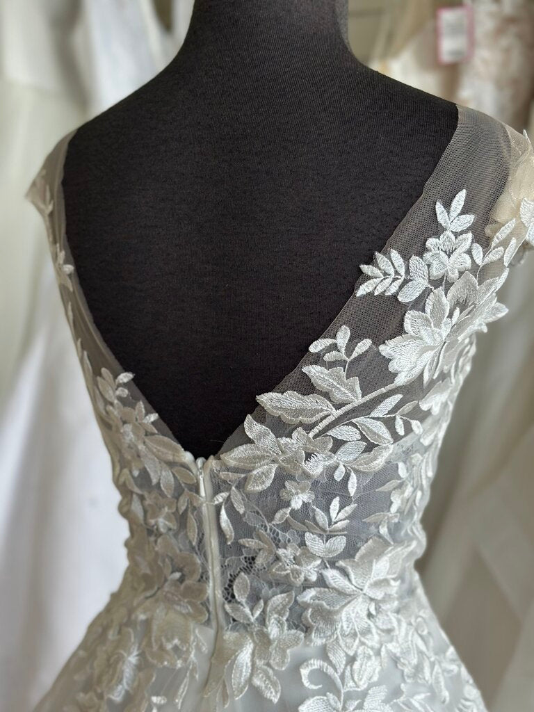 Alyce Designs 5090 A-Line Lace Applique Wedding Dress 10