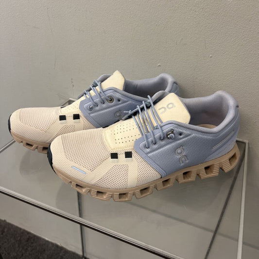 On Cloud White/ Blue Cloud 6 Lifestyle Sneakers 8.5