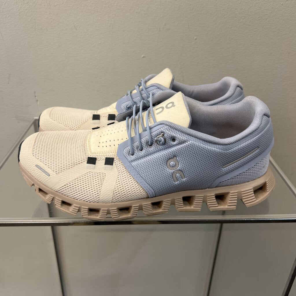On Cloud White/ Blue Cloud 6 Lifestyle Sneakers 8.5