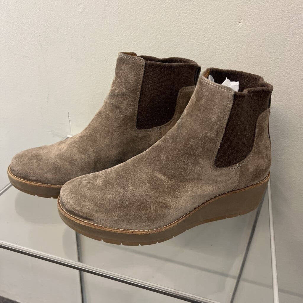 Comfortiva Grey Suede Ferna Chelsea Boots 8