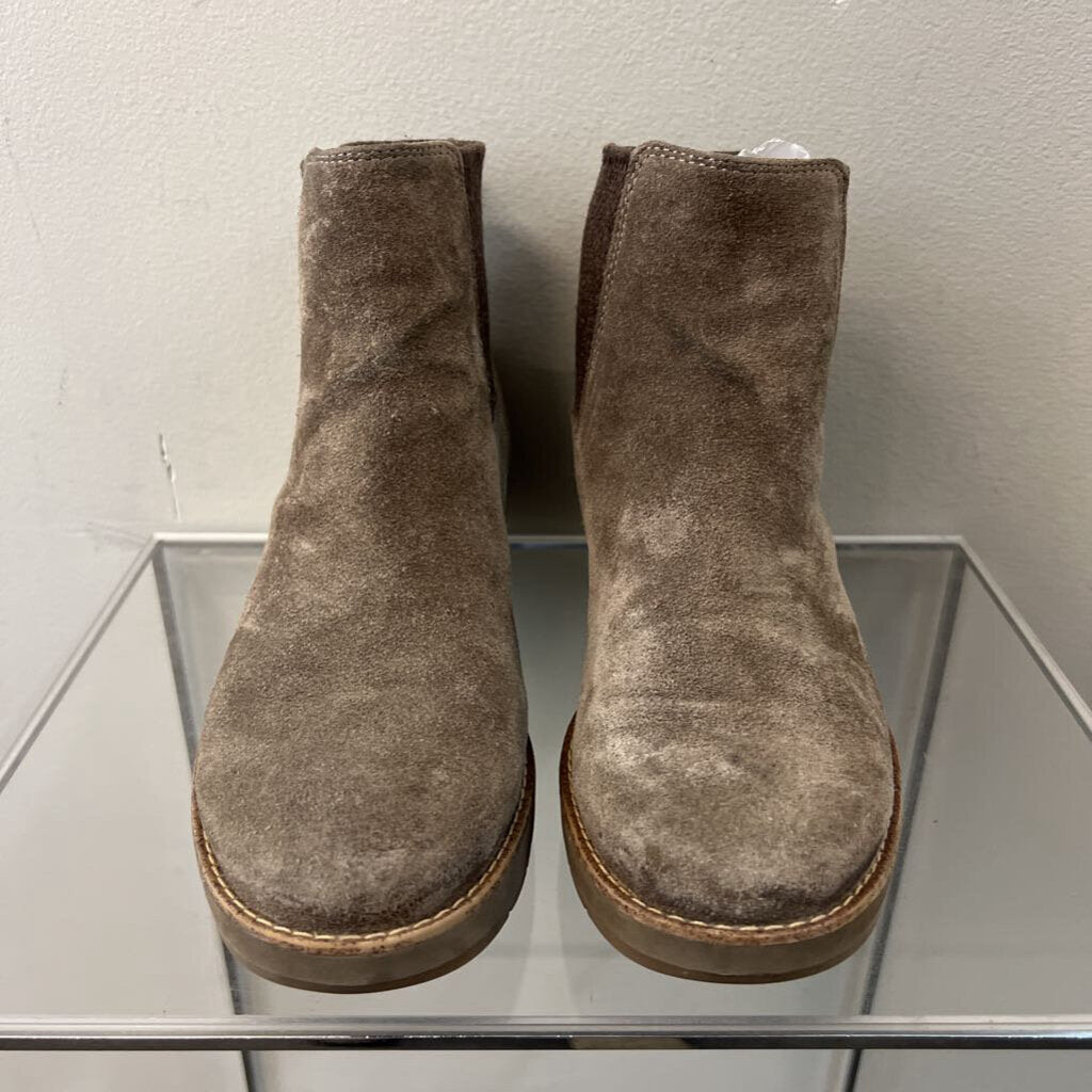 Comfortiva Grey Suede Ferna Chelsea Boots 8