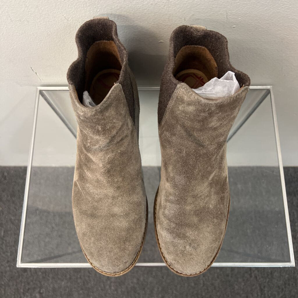 Comfortiva Grey Suede Ferna Chelsea Boots 8