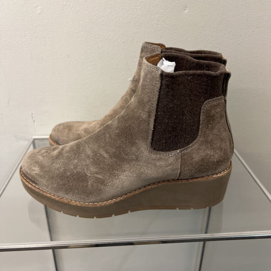 Comfortiva Grey Suede Ferna Chelsea Boots 8
