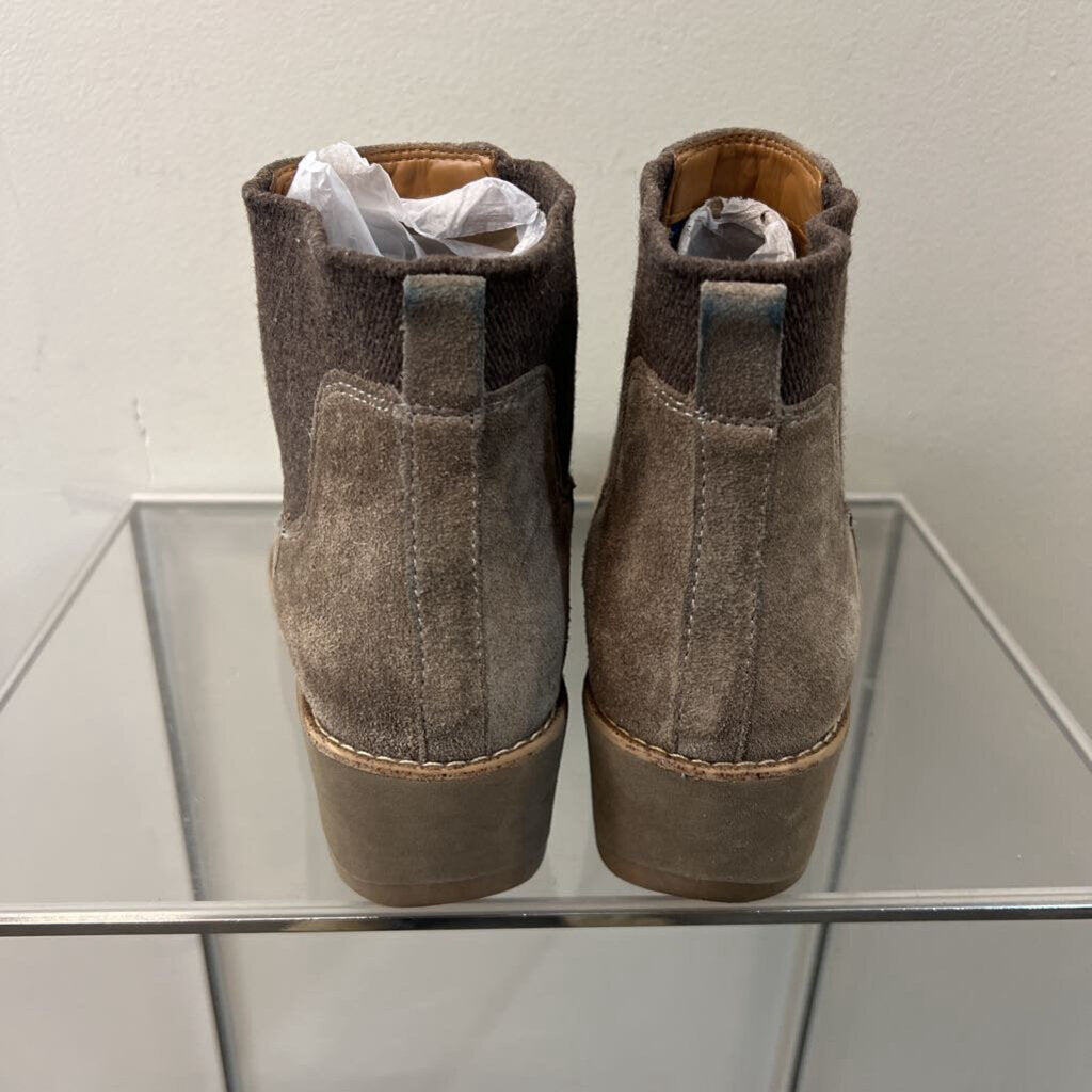 Comfortiva Grey Suede Ferna Chelsea Boots 8