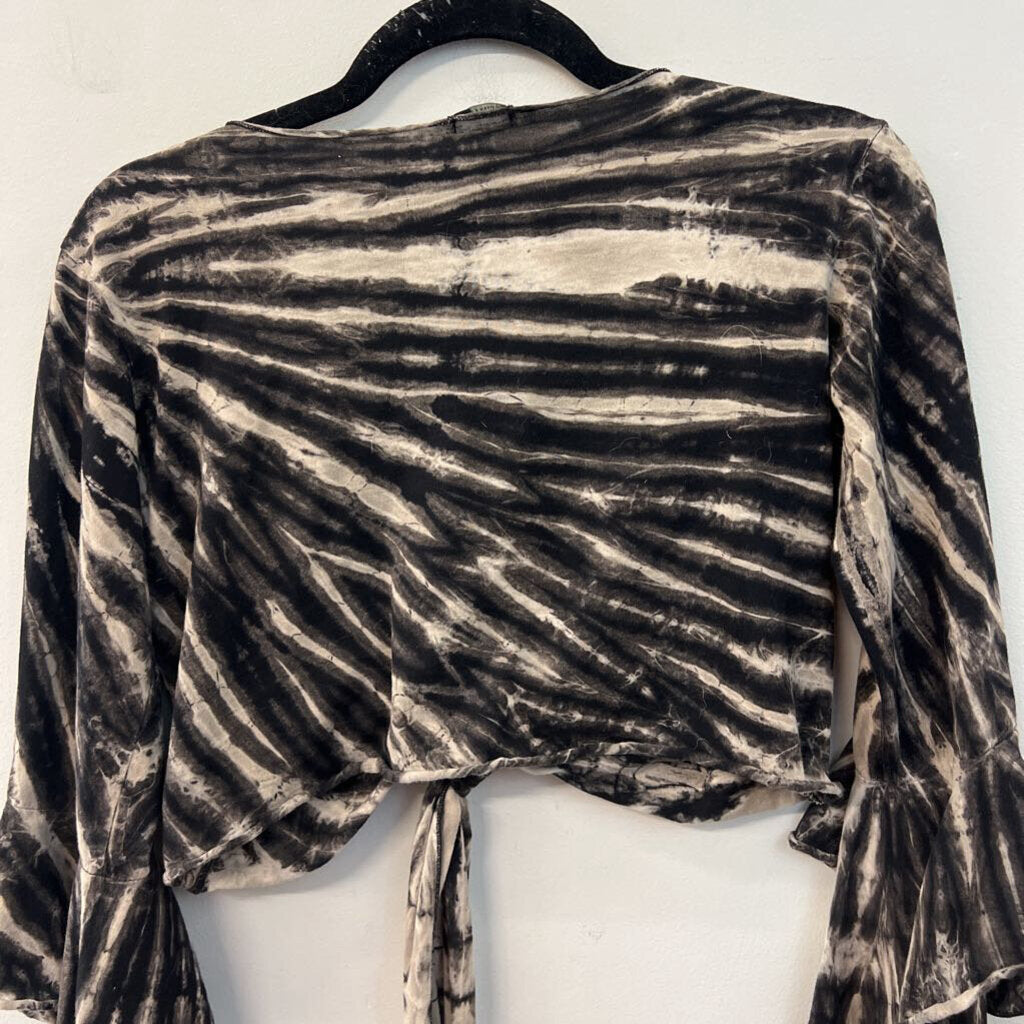 Kathmandu Black/ Beige Tie Dye Cropped Long Sleeve Tie Front Top Medium