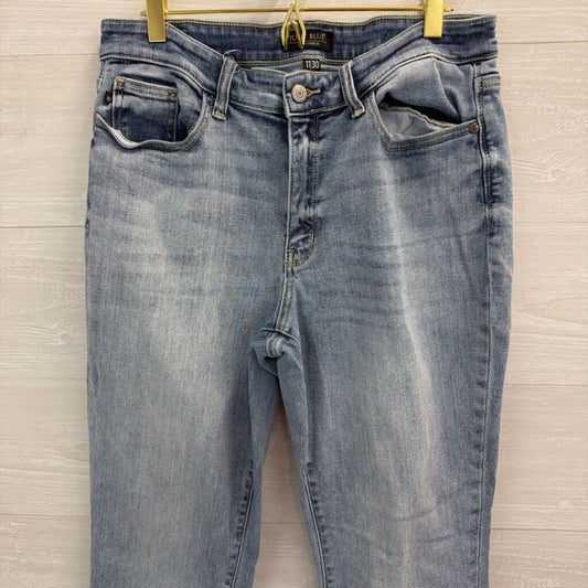 Judy Blue Light Wash Straight Leg Jeans 30