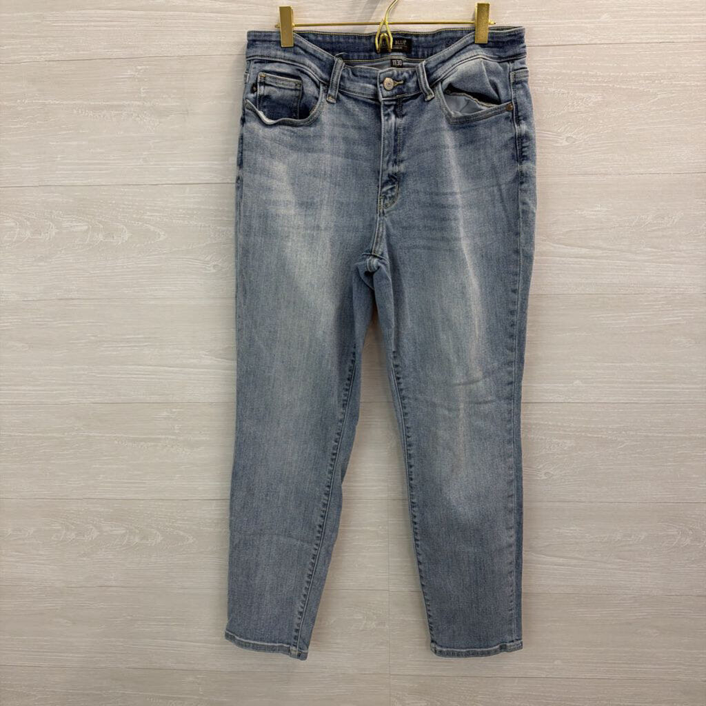 Judy Blue Light Wash Straight Leg Jeans 30