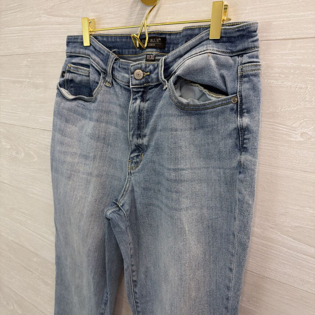 Judy Blue Light Wash Straight Leg Jeans 30