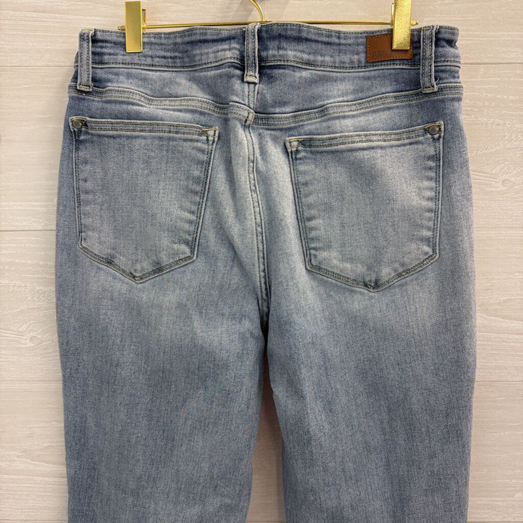 Judy Blue Light Wash Straight Leg Jeans 30