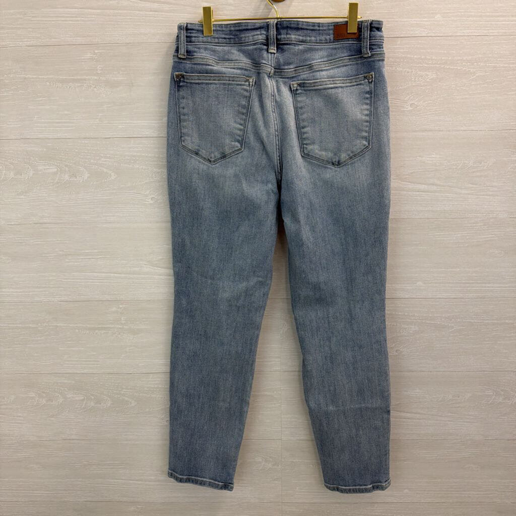 Judy Blue Light Wash Straight Leg Jeans 30