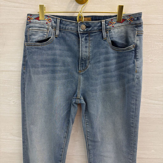 Driftwood Light Wash Embroidered Hem Colette Jeans 31