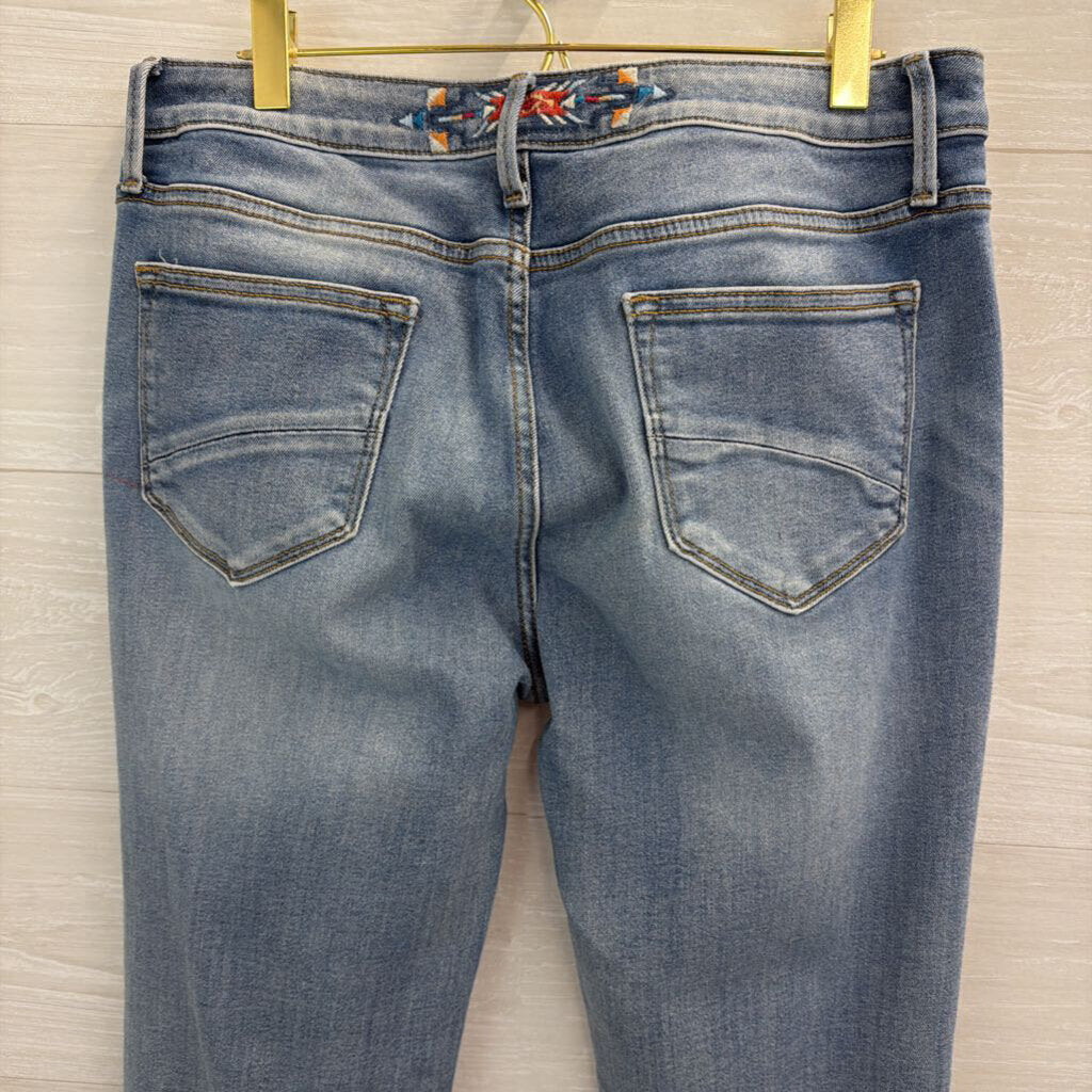 Driftwood Light Wash Embroidered Hem Colette Jeans 31