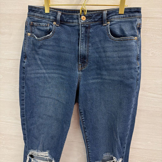 American Eagle Medium Wash Mom Jeans 10 Short
