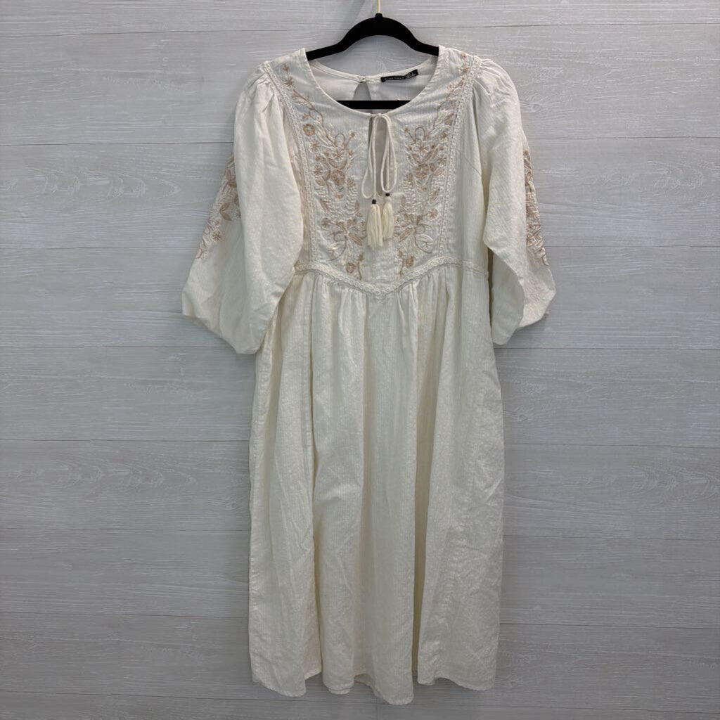 Black Tape Cream/ Brown Embroidered Long Sleeve Midi Dress Large