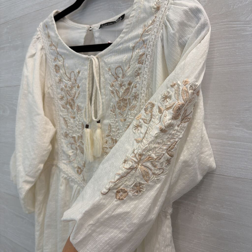 Black Tape Cream/ Brown Embroidered Long Sleeve Midi Dress Large