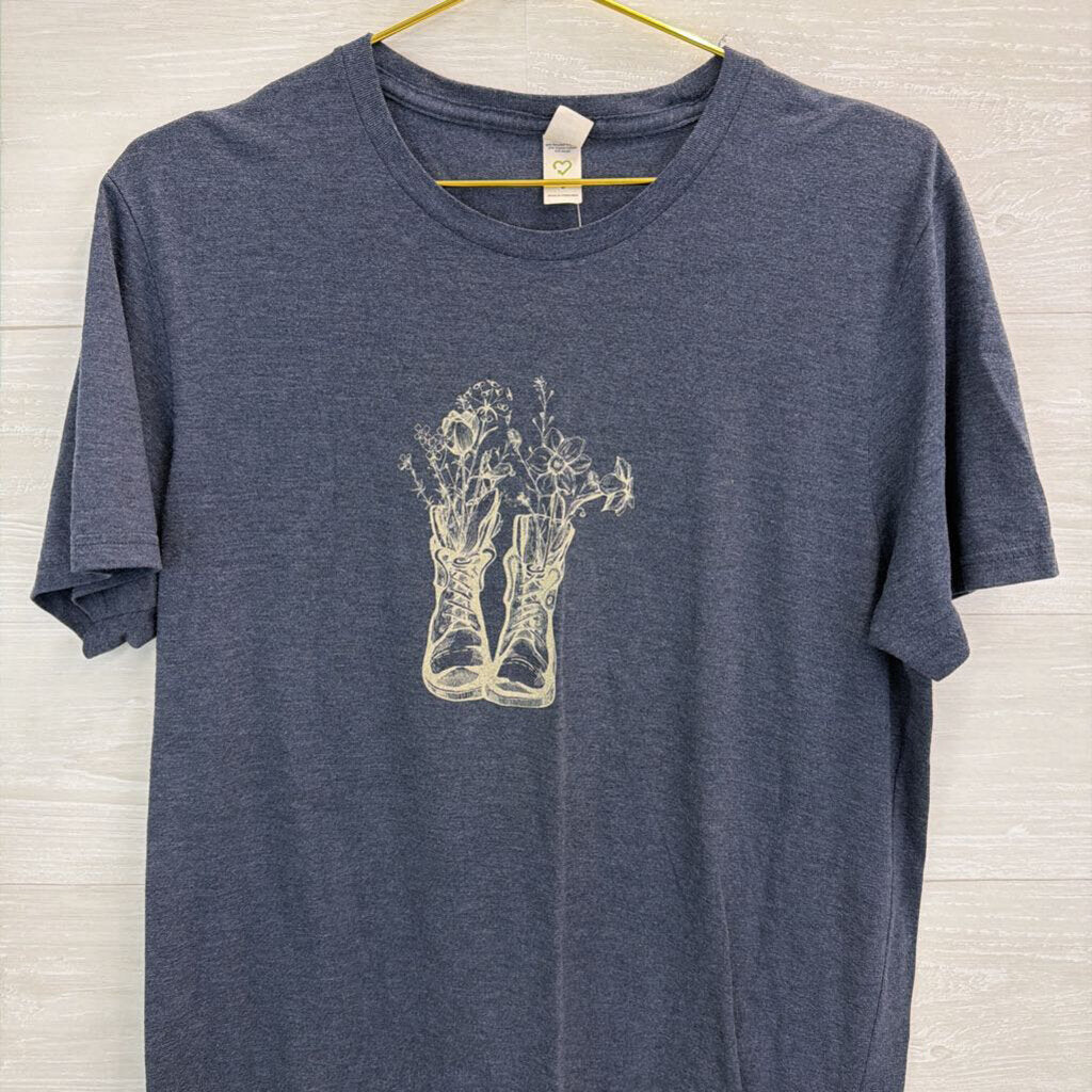 Navy/ Beige Flower In Boots Short Sleeve Graphic Tee Large
