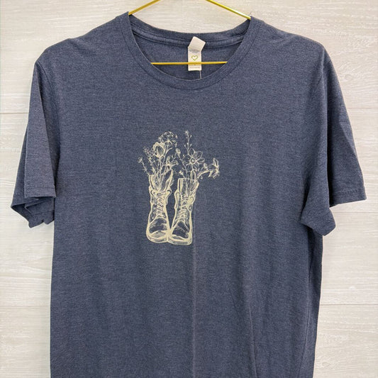 Navy/ Beige Flower In Boots Short Sleeve Graphic Tee Large