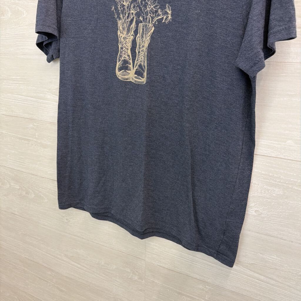 Navy/ Beige Flower In Boots Short Sleeve Graphic Tee Large