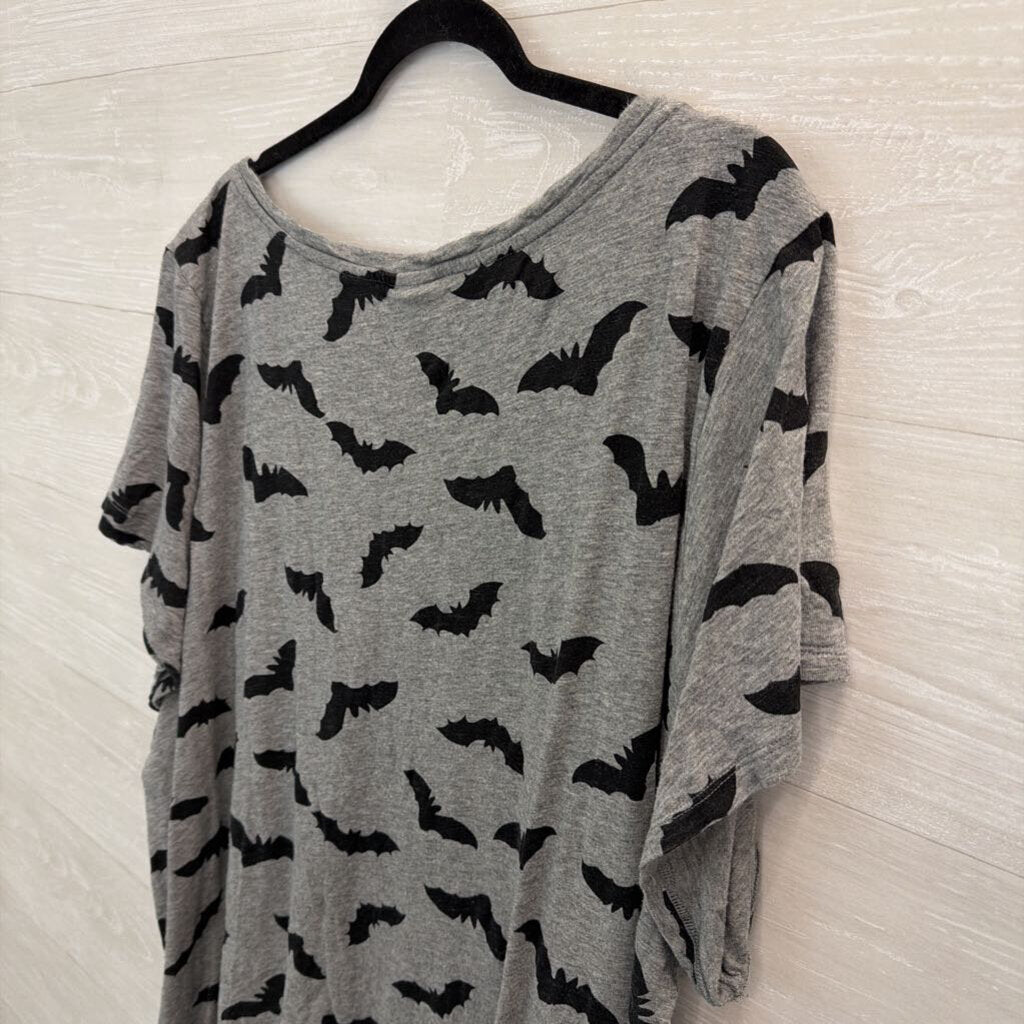 Torrid Grey/ Black Bat Print Short Sleeve Top 5XL