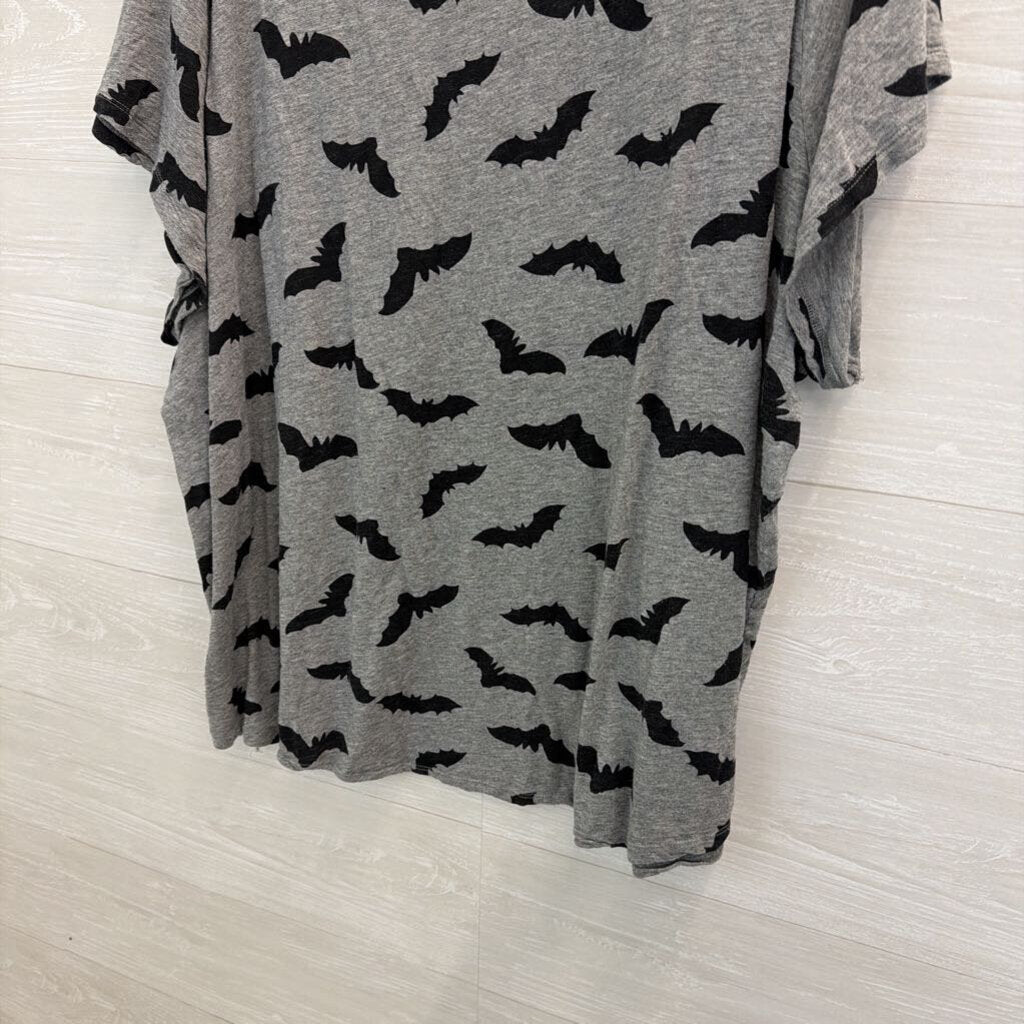 Torrid Grey/ Black Bat Print Short Sleeve Top 5XL