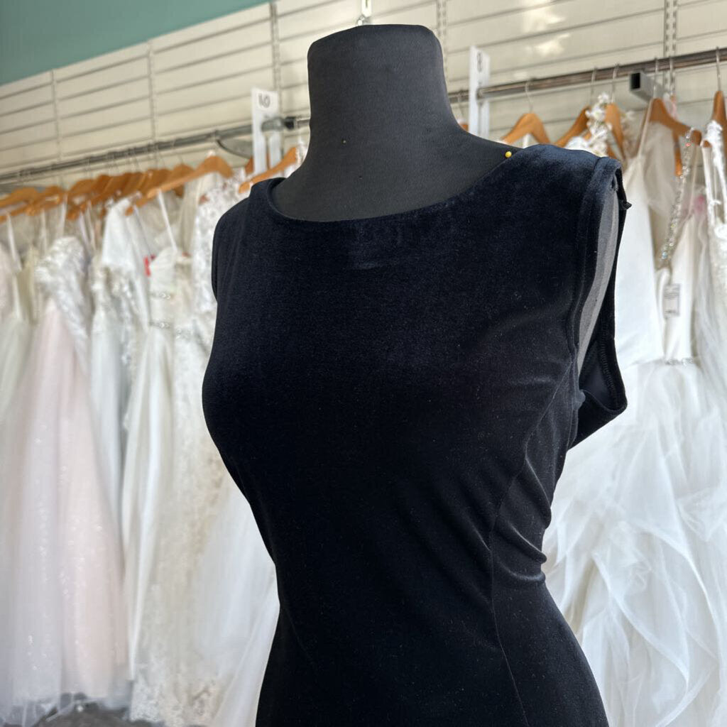 Ronni Nicole Black Velvet Sleeveless Long Formal Dress 12