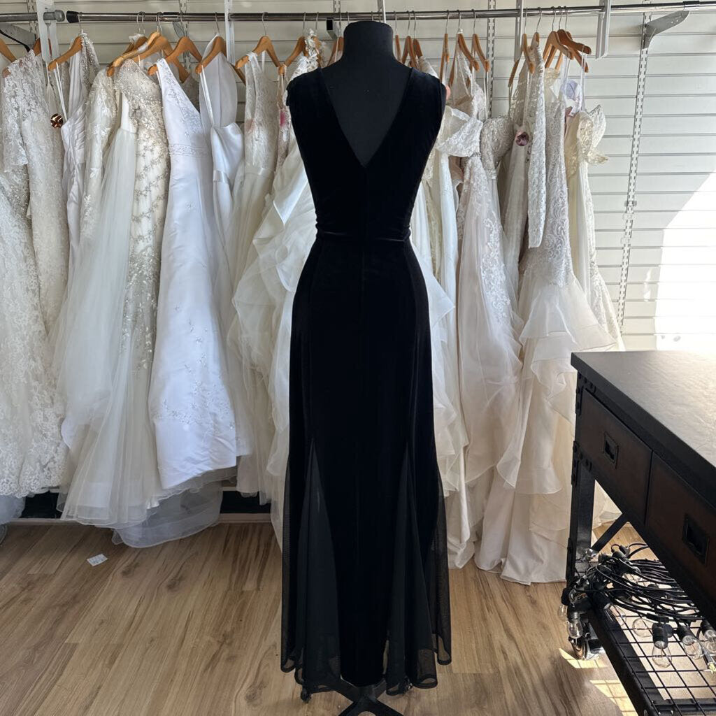 Ronni Nicole Black Velvet Sleeveless Long Formal Dress 12