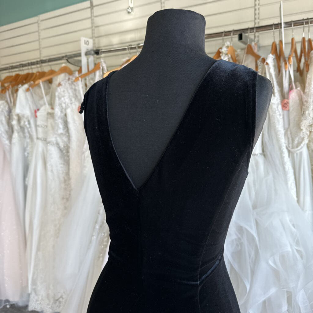 Ronni Nicole Black Velvet Sleeveless Long Formal Dress 12