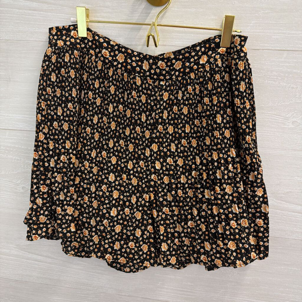 ee some Black/ Orange Flower Print Pleated Flowy Shorts Large