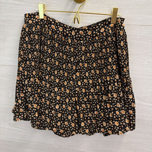 ee some Black/ Orange Flower Print Pleated Flowy Shorts Large