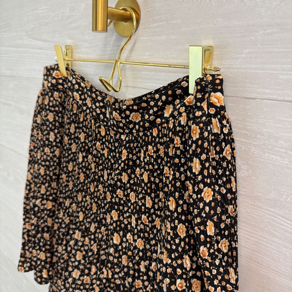 ee some Black/ Orange Flower Print Pleated Flowy Shorts Large