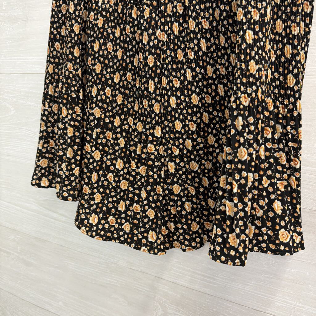 ee some Black/ Orange Flower Print Pleated Flowy Shorts Large