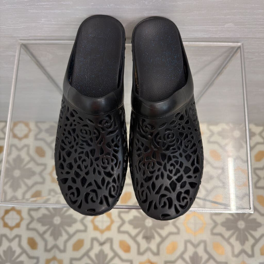 Dansko Black Pippa Molded Laser Cut Clogs 39