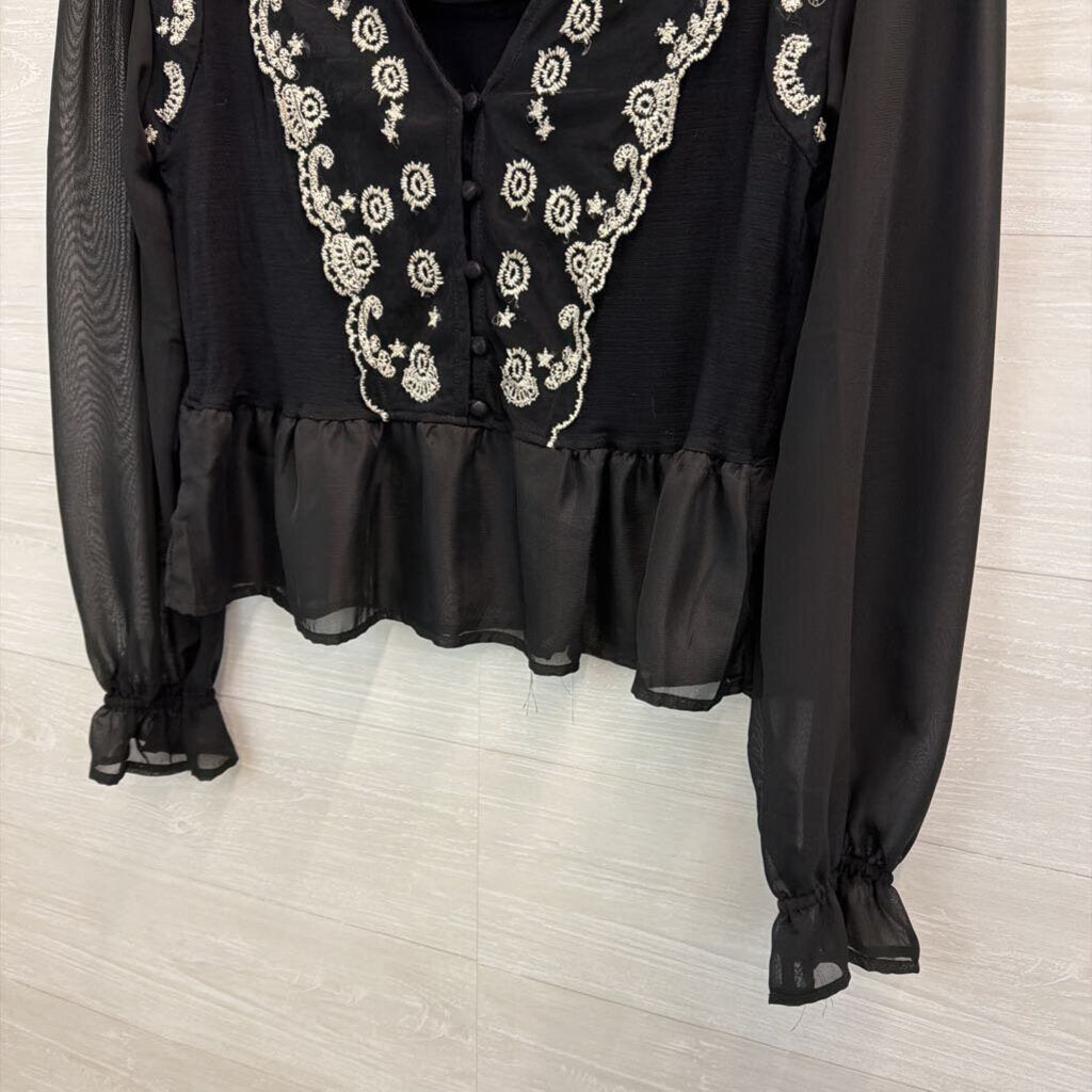 Sterling and Stich Black/ Cream Embroidered Long Sleeve Ruffle Hem Top Small
