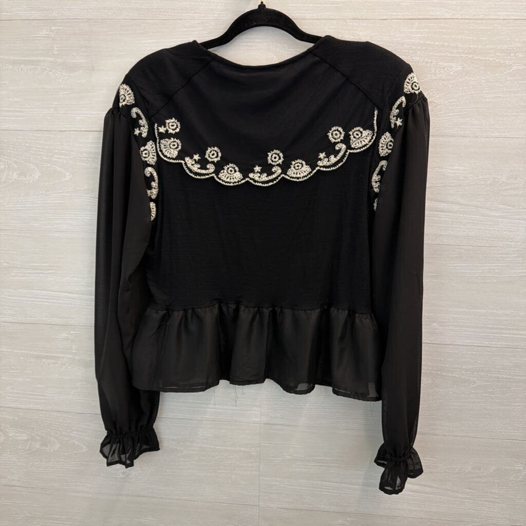 Sterling and Stich Black/ Cream Embroidered Long Sleeve Ruffle Hem Top Small