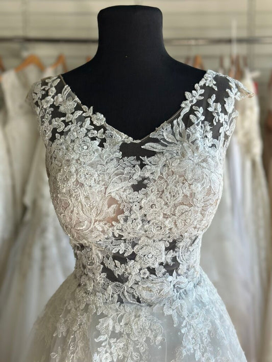 Ivory Lace Bodice/Sequin Detail Wedding Gown 8