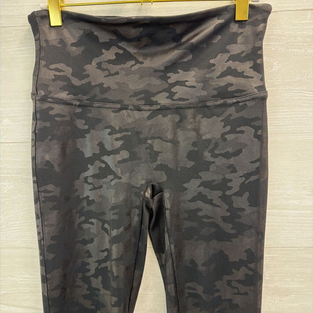 Spanx Black Camo Print Leggings Large