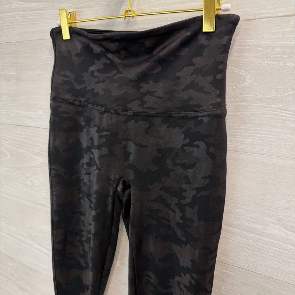 Spanx Black Camo Print Leggings Large