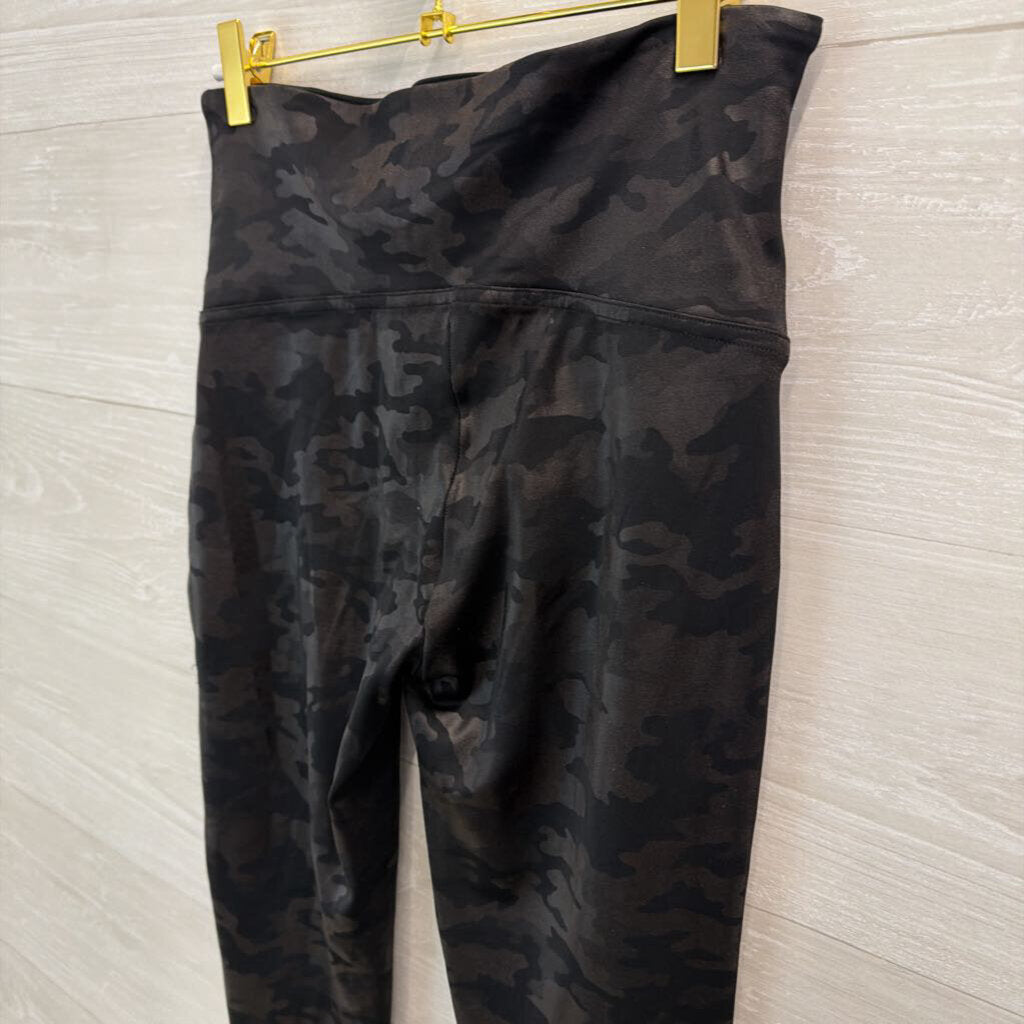 Spanx Black Camo Print Leggings Large