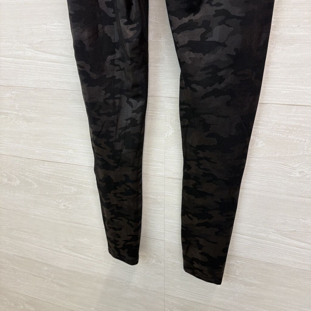 Spanx Black Camo Print Leggings Large